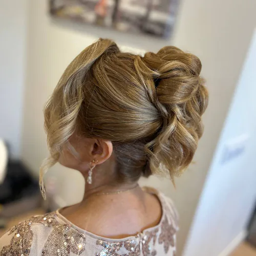 Peinado para novias, madres, madrinas en Barcelona realizado por Mili Cáceres.